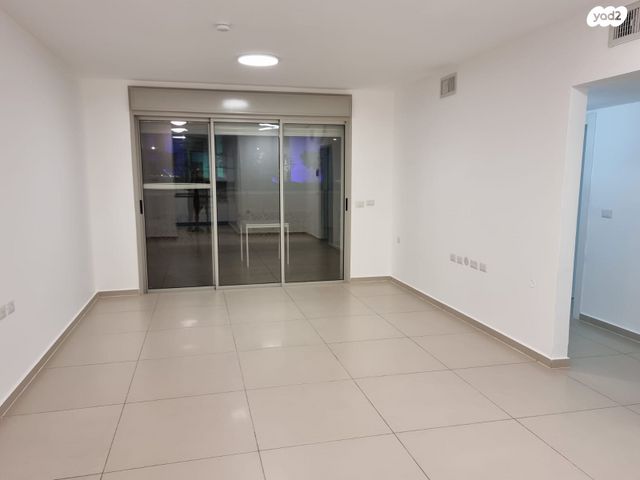 שקמים ואגמים