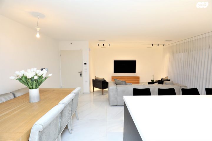 טריפלקס, דרך דון יצחק אברבנאל 9, רמת אפרים, נתניה