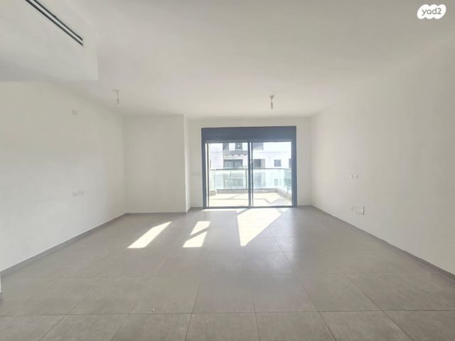 דירה, מור, אור ים, אור עקיבא