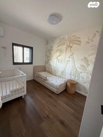 דירה, שיר השירים, גן יבנה מערב, גן יבנה