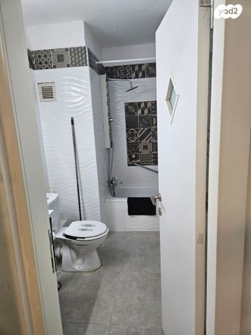 דירה, מלכת שבא, אילת