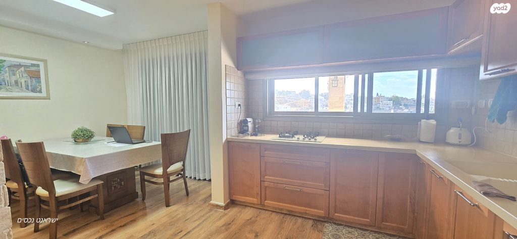 דו משפחתי, שערי תקווה