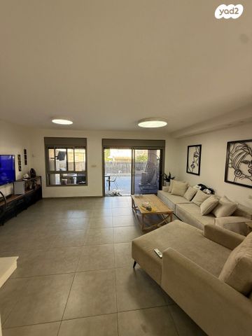 דו משפחתי, קרית אתא