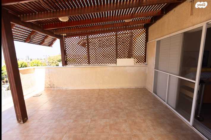 דירה, האלה, איילת הכרמל, טירת כרמל