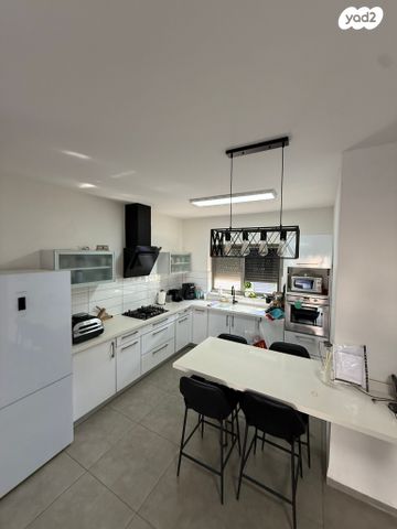 דו משפחתי, קרית אתא