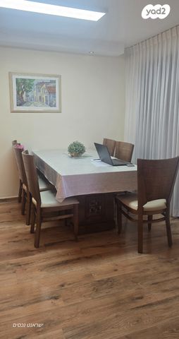 דו משפחתי, שערי תקווה