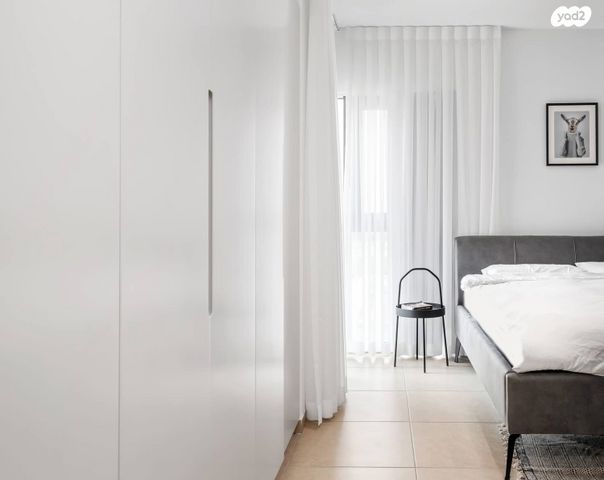 דירה, אפרים קציר, הוד השרון