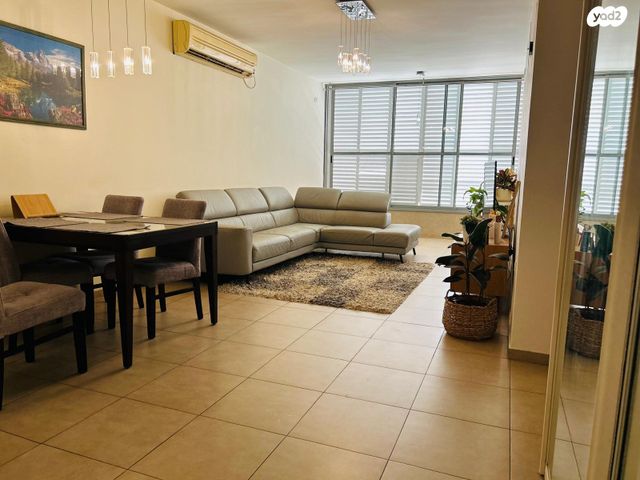 דירה, שלמה קפלנסקי, רמז, מערב ותיק, ראשון לציון