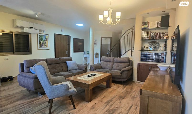 דו משפחתי, שערי תקווה