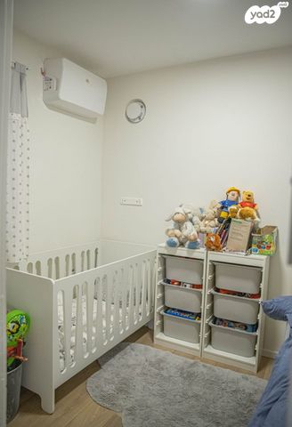 דירה, דבורה הנביאה, נגבה, רמת גן