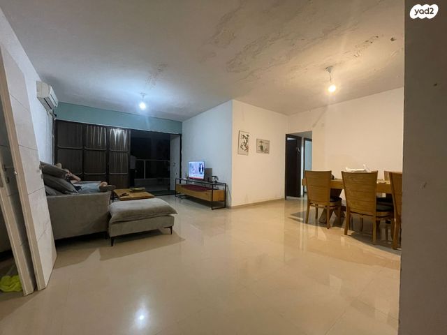 דירה, מזרחי משה, רמב"ם, ראשון לציון