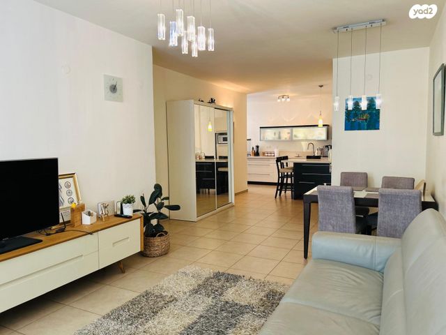 דירה, שלמה קפלנסקי, רמז, מערב ותיק, ראשון לציון