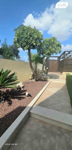 דו משפחתי, שערי תקווה