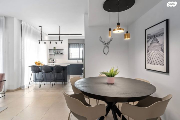 דירה, אפרים קציר, הוד השרון