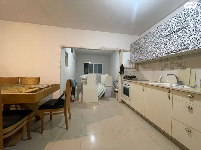 דירה, מזרחי משה, רמב"ם, ראשון לציון