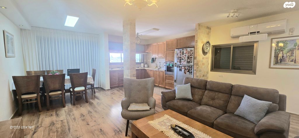 דו משפחתי, שערי תקווה