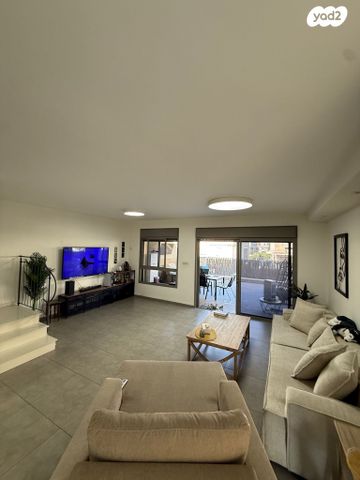 דו משפחתי, קרית אתא