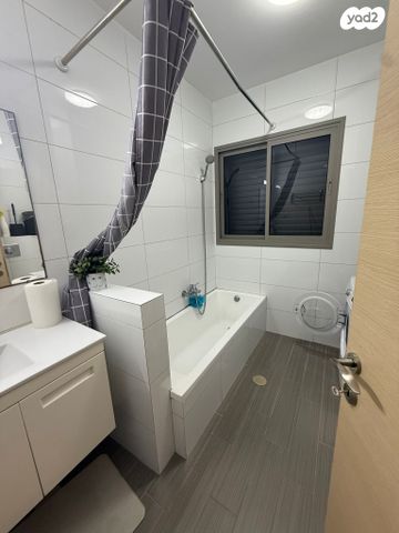 דו משפחתי, קרית אתא