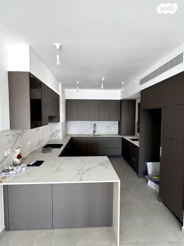 דירה, בורוכוב 3, צפון מערב מרכז העיר, נתניה