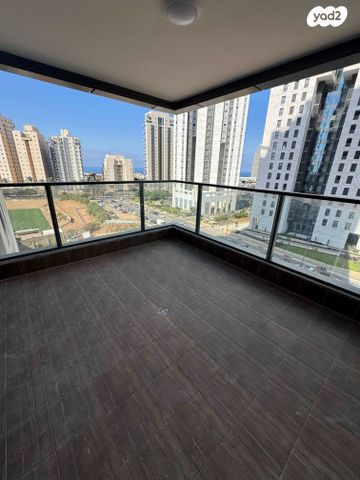 דירה, אמנון ליפקין שחק, נוף הטיילת, נתניה