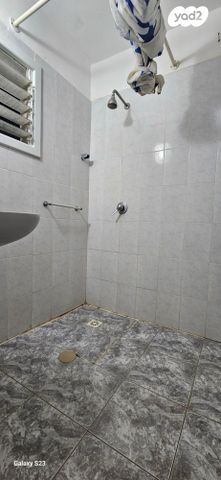 דירה, רמב"ם, ראשון לציון