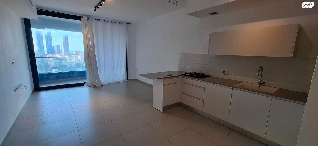 דרך מנחם בגין 158