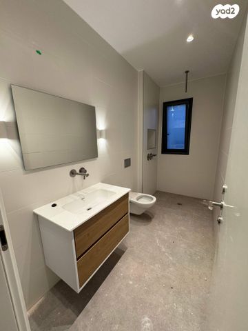 דירה, אמנון ליפקין שחק, נוף הטיילת, נתניה