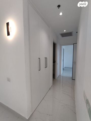 דירה, דרך מנחם בגין 158, מונטיפיורי, הרכבת, תל אביב יפו