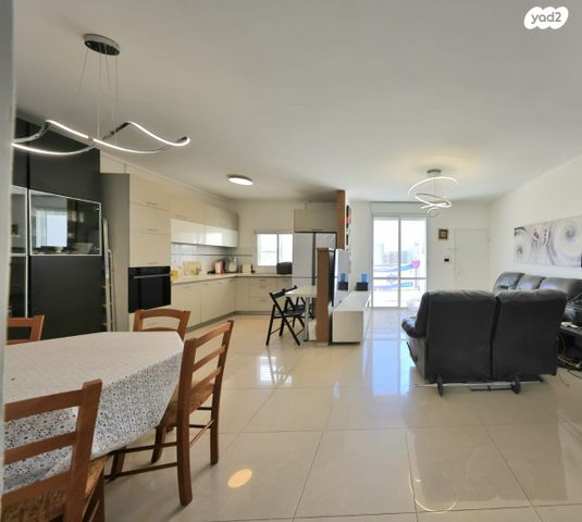 גג/ פנטהאוז, ש"י עגנון, קרית ים  א', קרית ים