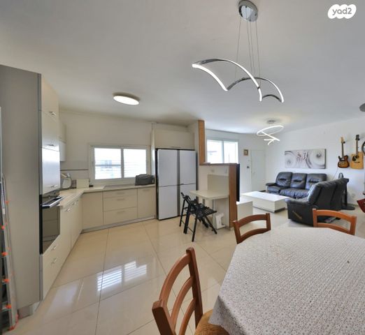 גג/ פנטהאוז, ש"י עגנון, קרית ים  א', קרית ים