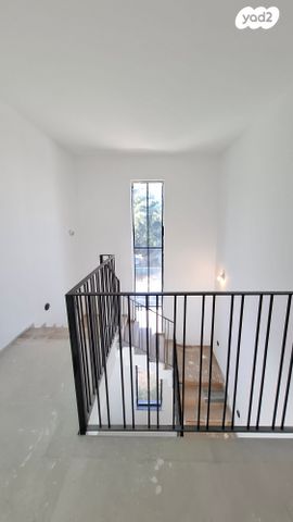 דו משפחתי, אבן יהודה