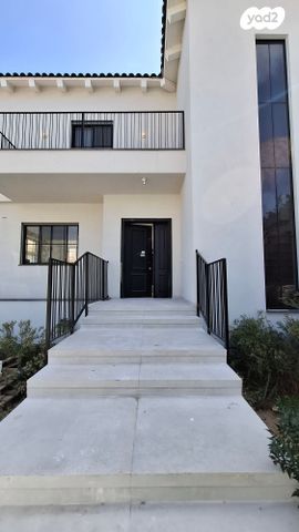 דו משפחתי, אבן יהודה