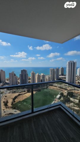 דירה, אמנון ליפקין שחק, נוף הטיילת, נתניה