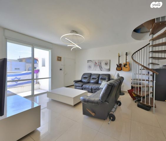 גג/ פנטהאוז, ש"י עגנון, קרית ים  א', קרית ים