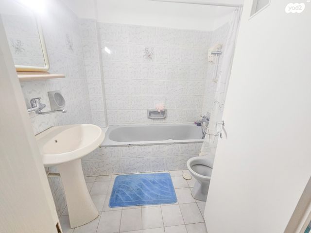 דו משפחתי, האירוסים, כרמיאל