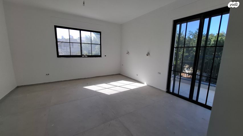 דו משפחתי, אבן יהודה