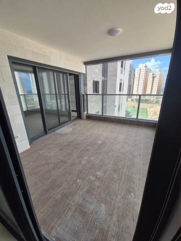 דירה, אמנון ליפקין שחק, נוף הטיילת, נתניה