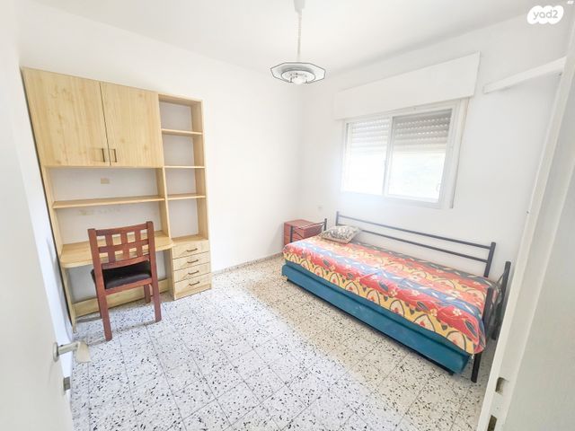 דו משפחתי, האירוסים, כרמיאל