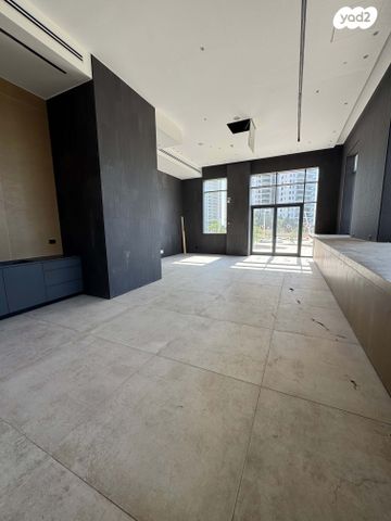 דירה, אמנון ליפקין שחק, נוף הטיילת, נתניה