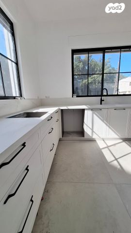 דו משפחתי, אבן יהודה