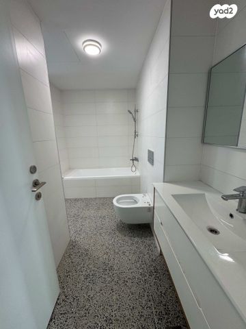 דירה, אמנון ליפקין שחק, נוף הטיילת, נתניה