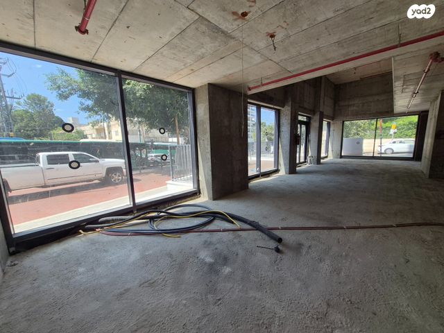 חנויות/ שטח מסחרי, א' / צפון מזרח העיר, רחובות