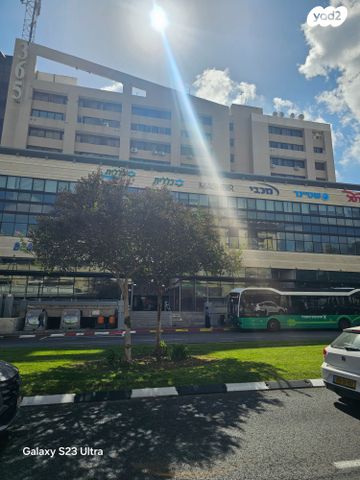 חנויות/ שטח מסחרי