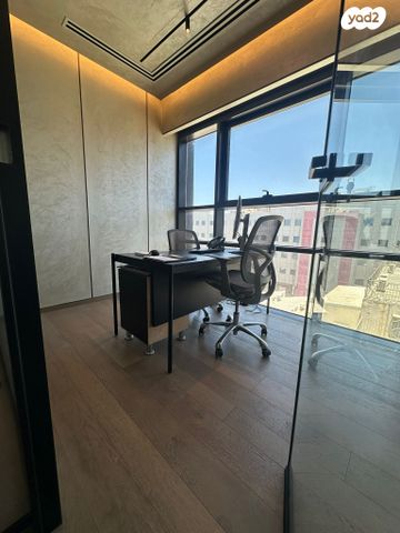 משרדים, גלגלי הפלדה, הרצליה