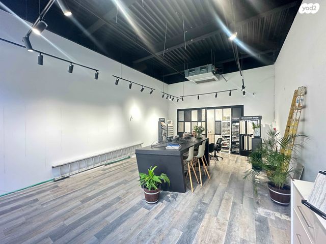 חנויות/ שטח מסחרי, מרכז עינב, מודיעין מכבים רעות