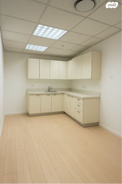 משרדים, דרך זאב ז'בוטינסקי 7, רמת גן