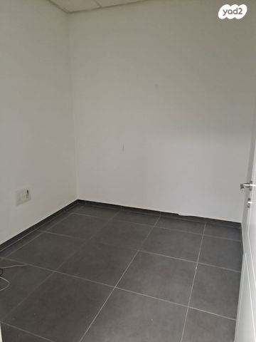 משרדים, אגריפס, מחנה יהודה - לב העיר, ירושלים