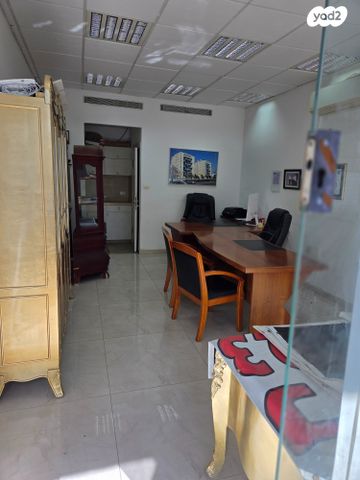 חנויות/ שטח מסחרי, חולון