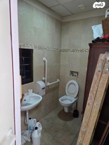 חנויות/ שטח מסחרי, חולון