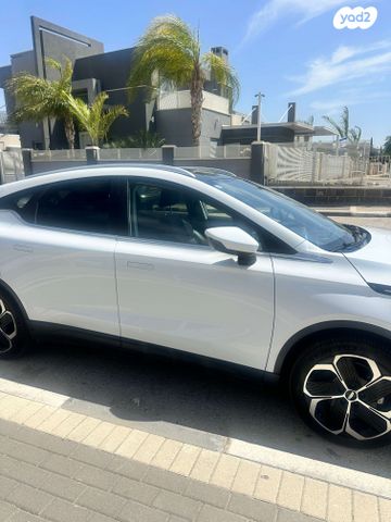 מודעת רכב ג׳ילי Geometry C